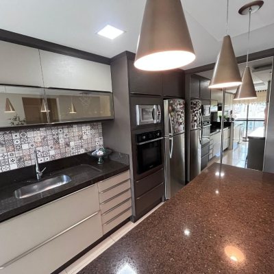 Apartamentos com 116m², 3 quartos, 3 suítes, 2 garagens, no bairro Kobrasol em São José