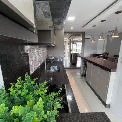 Apartamentos com 116m², 3 quartos, 3 suítes, 2 garagens, no bairro Kobrasol em São José