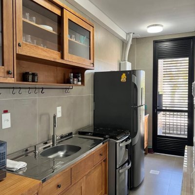 Apartamentos com 103m², 2 quartos (sendo 1 suíte), 2 garagens, no bairro Lagoa Da Conceição em Florianópolis