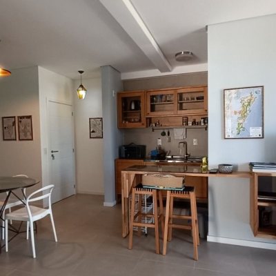 Apartamentos com 103m², 2 quartos (sendo 1 suíte), 2 garagens, no bairro Lagoa Da Conceição em Florianópolis