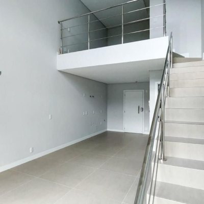 Loft com 57m², 1 quarto (sendo 1 suíte), 1 garagem, no bairro Lagoa da Conceição em Florianópolis