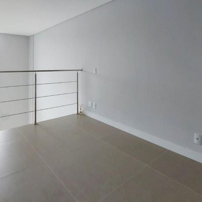 Loft com 57m², 1 quarto (sendo 1 suíte), 1 garagem, no bairro Lagoa da Conceição em Florianópolis