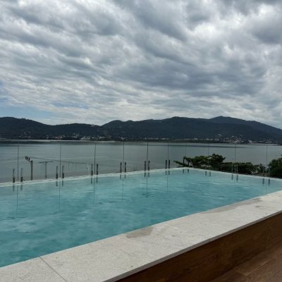 Loft com 57m², 1 quarto (sendo 1 suíte), 1 garagem, no bairro Lagoa da Conceição em Florianópolis
