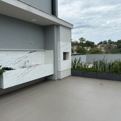 Loft com 57m², 1 quarto (sendo 1 suíte), 1 garagem, no bairro Lagoa da Conceição em Florianópolis