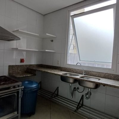 Apartamentos com 86m², 3 quartos, 1 suíte, 1 garagem, no bairro Trindade em Florianópolis