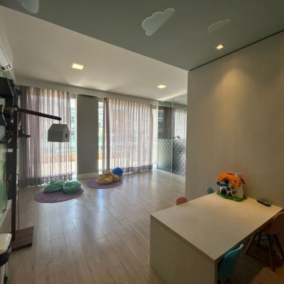 Cobertura com 289m², 3 quartos, 3 suítes, 4 garagens, no bairro Estreito em Florianópolis