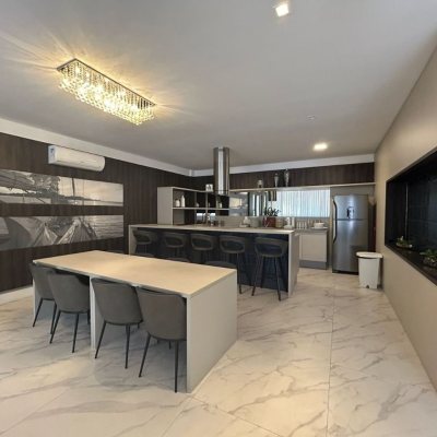 Cobertura com 289m², 3 quartos, 3 suítes, 4 garagens, no bairro Estreito em Florianópolis