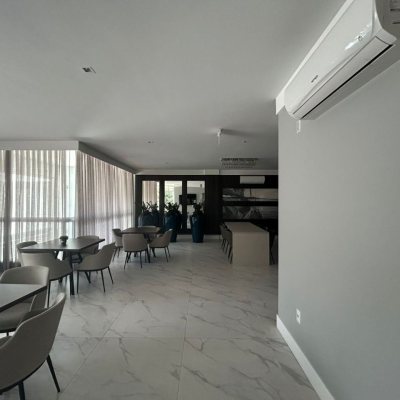 Cobertura com 289m², 3 quartos, 3 suítes, 4 garagens, no bairro Estreito em Florianópolis