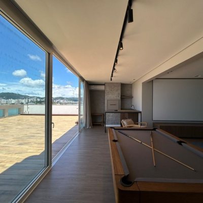 Cobertura com 289m², 3 quartos, 3 suítes, 4 garagens, no bairro Estreito em Florianópolis