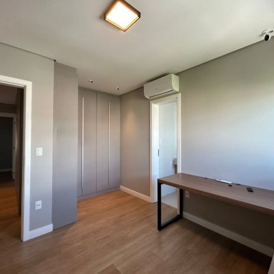 Cobertura com 289m², 3 quartos, 3 suítes, 4 garagens, no bairro Estreito em Florianópolis