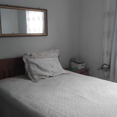 Casa Residencial com 83m², 2 quartos, 3 garagens, no bairro São João Do Rio Vermelho em Florianópolis
