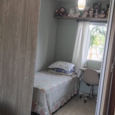 Casa Residencial com 83m², 2 quartos, 3 garagens, no bairro São João Do Rio Vermelho em Florianópolis