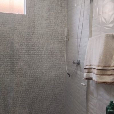 Casa Residencial com 83m², 2 quartos, 3 garagens, no bairro São João Do Rio Vermelho em Florianópolis