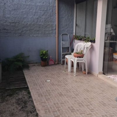 Casa Residencial com 83m², 2 quartos, 3 garagens, no bairro São João Do Rio Vermelho em Florianópolis