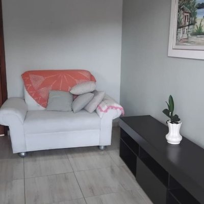 Casa Residencial com 83m², 2 quartos, 3 garagens, no bairro São João Do Rio Vermelho em Florianópolis