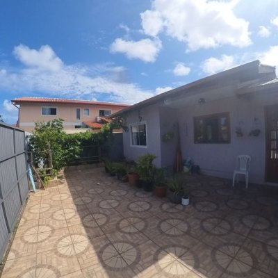 Casa Residencial com 83m², 2 quartos, 3 garagens, no bairro São João Do Rio Vermelho em Florianópolis