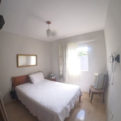 Casa Residencial com 83m², 2 quartos, 3 garagens, no bairro São João Do Rio Vermelho em Florianópolis