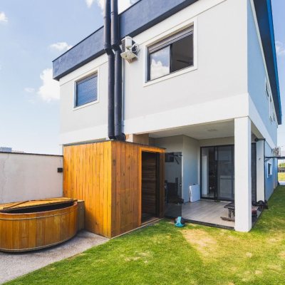 Casa Residencial com 160m², 3 quartos, 1 suíte, 2 garagens, no bairro Campeche em Florianópolis