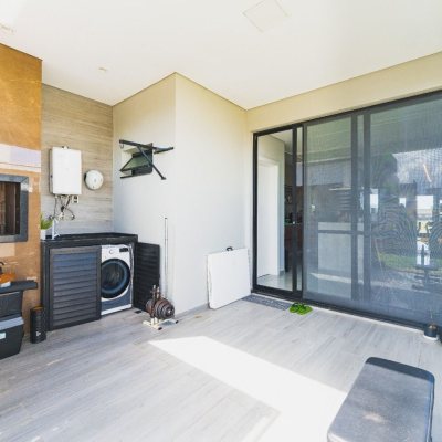 Casa Residencial com 160m², 3 quartos, 1 suíte, 2 garagens, no bairro Campeche em Florianópolis