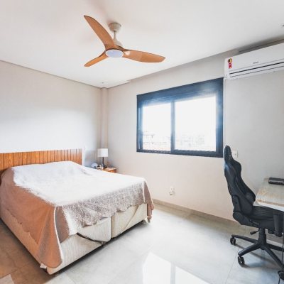 Casa Residencial com 160m², 3 quartos, 1 suíte, 2 garagens, no bairro Campeche em Florianópolis