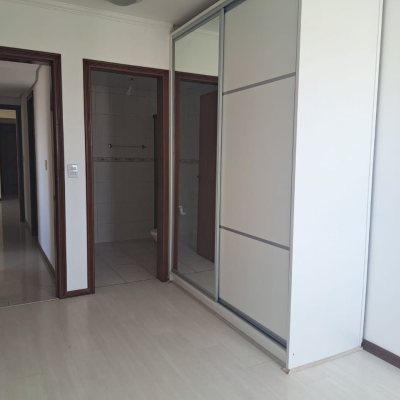 Apartamentos com 100m², 3 quartos (sendo 1 suíte), 1 garagem, no bairro Balneário em Florianópolis