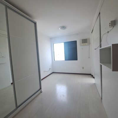 Apartamentos com 100m², 3 quartos (sendo 1 suíte), 1 garagem, no bairro Balneário em Florianópolis