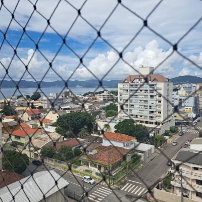 Apartamentos com 100m², 3 quartos (sendo 1 suíte), 1 garagem, no bairro Balneário em Florianópolis