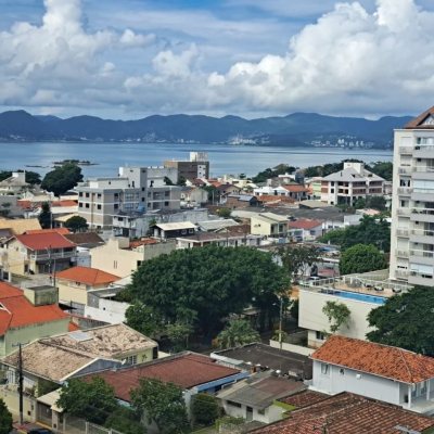Apartamentos com 100m², 3 quartos (sendo 1 suíte), 1 garagem, no bairro Balneário em Florianópolis