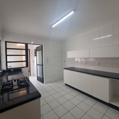 Apartamentos com 100m², 3 quartos (sendo 1 suíte), 1 garagem, no bairro Balneário em Florianópolis