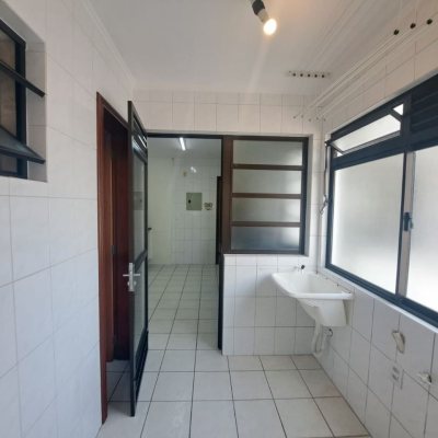 Apartamentos com 100m², 3 quartos (sendo 1 suíte), 1 garagem, no bairro Balneário em Florianópolis