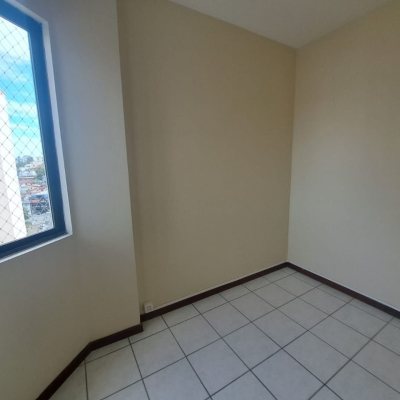 Apartamentos com 100m², 3 quartos (sendo 1 suíte), 1 garagem, no bairro Balneário em Florianópolis