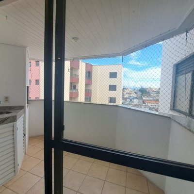 Apartamentos com 100m², 3 quartos (sendo 1 suíte), 1 garagem, no bairro Balneário em Florianópolis