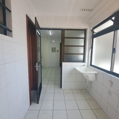 Apartamentos com 100m², 3 quartos (sendo 1 suíte), 1 garagem, no bairro Balneário em Florianópolis
