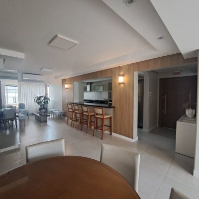 Apartamentos com 100m², 3 quartos (sendo 1 suíte), 1 garagem, no bairro Balneário em Florianópolis