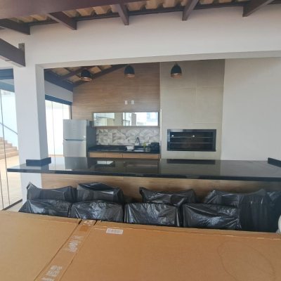 Apartamentos com 100m², 3 quartos (sendo 1 suíte), 1 garagem, no bairro Balneário em Florianópolis