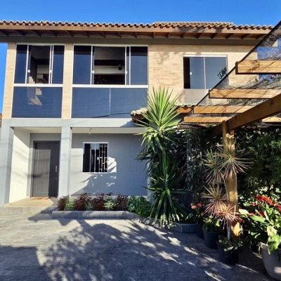 Casa Residencial com 281m², 3 quartos (sendo 3 suítes), 3 garagens, no bairro Campeche em Florianópolis