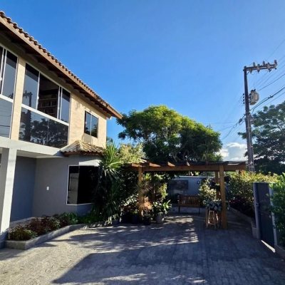 Casa Residencial com 281m², 3 quartos (sendo 3 suítes), 3 garagens, no bairro Campeche em Florianópolis