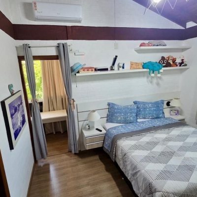 Casa Residencial com 281m², 3 quartos (sendo 3 suítes), 3 garagens, no bairro Campeche em Florianópolis