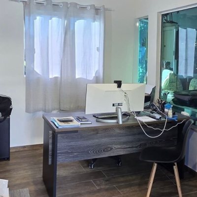 Casa Residencial com 281m², 3 quartos (sendo 3 suítes), 3 garagens, no bairro Campeche em Florianópolis