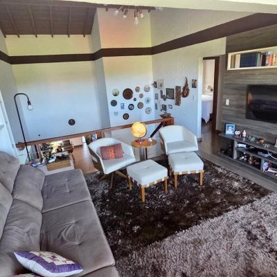 Casa Residencial com 281m², 3 quartos (sendo 3 suítes), 3 garagens, no bairro Campeche em Florianópolis