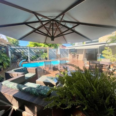 Casa Residencial com 281m², 3 quartos (sendo 3 suítes), 3 garagens, no bairro Campeche em Florianópolis