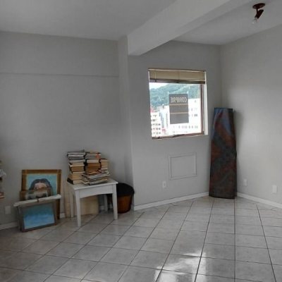 Sala com 42m², no bairro Centro em Florianópolis