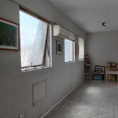 Sala com 42m², no bairro Centro em Florianópolis