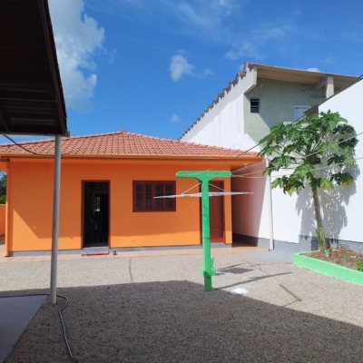 Casa Residencial com 111m², 3 quartos, 1 suíte, 3 garagens, no bairro São João Do Rio Vermelho em Florianópolis