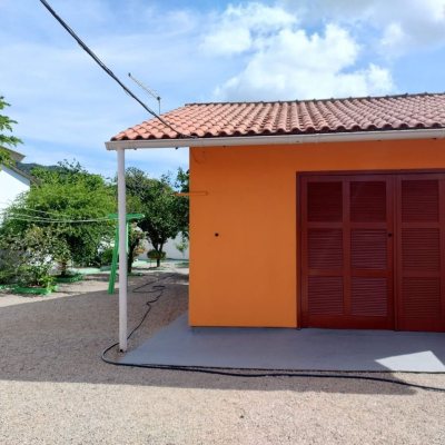 Casa Residencial com 111m², 3 quartos, 1 suíte, 3 garagens, no bairro São João Do Rio Vermelho em Florianópolis