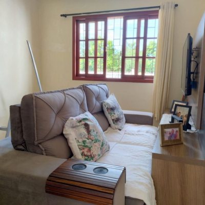 Casa Residencial com 111m², 3 quartos, 1 suíte, 3 garagens, no bairro São João Do Rio Vermelho em Florianópolis