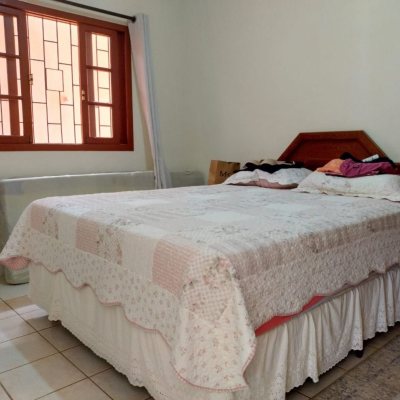 Casa Residencial com 111m², 3 quartos, 1 suíte, 3 garagens, no bairro São João Do Rio Vermelho em Florianópolis