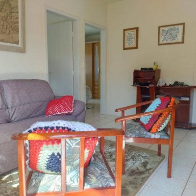 Casa Residencial com 111m², 3 quartos, 1 suíte, 3 garagens, no bairro São João Do Rio Vermelho em Florianópolis