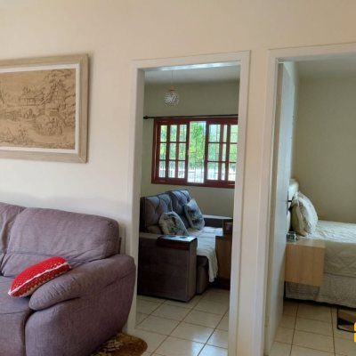 Casa Residencial com 111m², 3 quartos, 1 suíte, 3 garagens, no bairro São João Do Rio Vermelho em Florianópolis