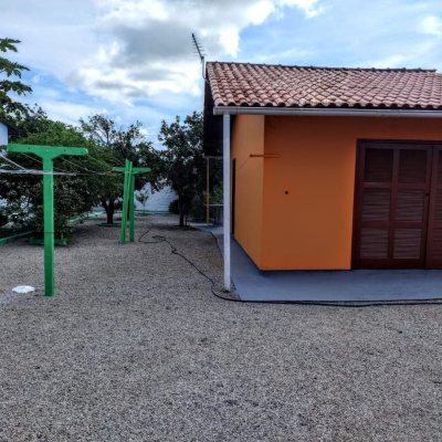Casa Residencial com 111m², 3 quartos, 1 suíte, 3 garagens, no bairro São João Do Rio Vermelho em Florianópolis